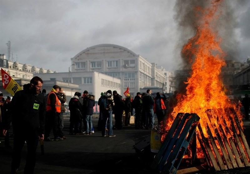 معترضان فرانسوی برای شصت وچهارمین هفته پیاپی به خیابان ها آمدند