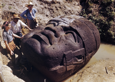 تصاویری از سرهای غول آسا؛ آثاری رازآمیز از مکزیک باستان (تور ارزان مکزیک)
