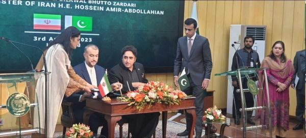 ایران و پاکستان 4 سند و تفاهمنامه همکاری امضا کردند